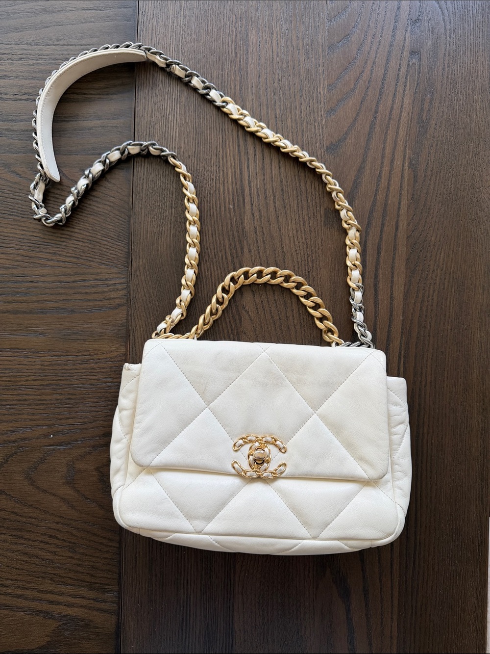 CHANEL 19 Cream Quilted Lambskin Chain-Handle Shoulder Bag